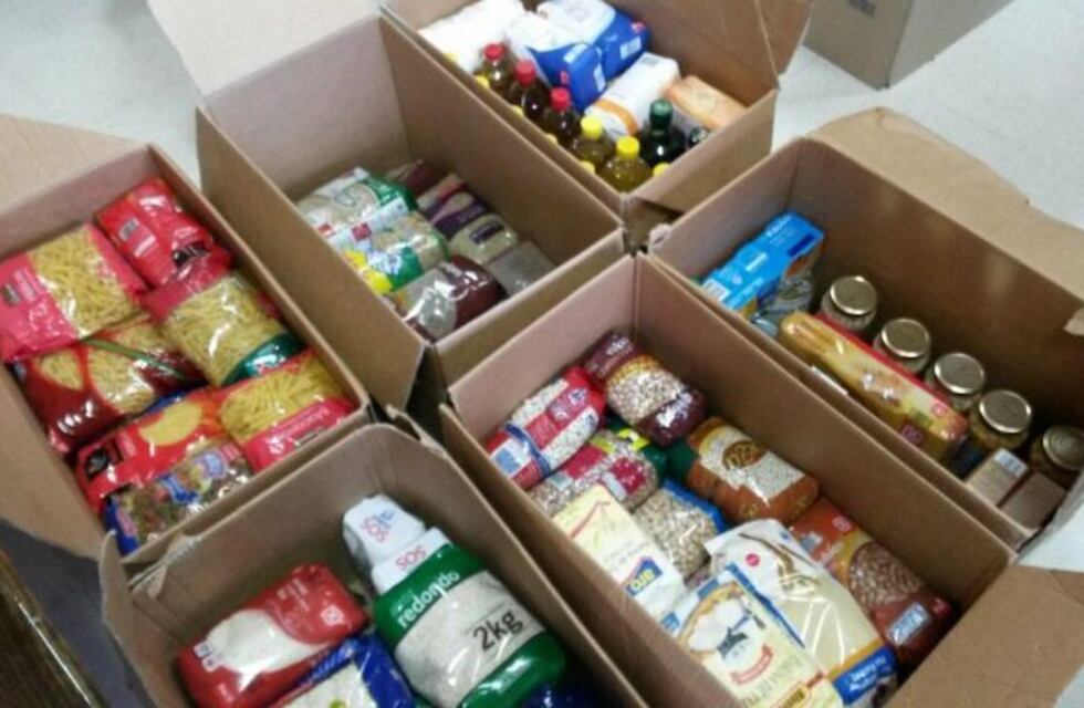 Padres y madres de instituciones deportivas recolectan donaciones para los más necesitados
