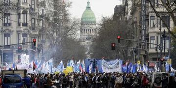 Cortes en Buenos Aires pro protestas de diferentes sectores sociales\u002E