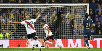 El histórico gol del Pity Martínez a Boca.