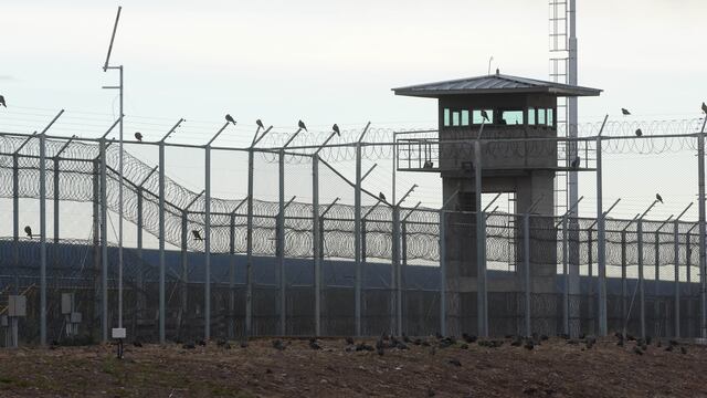 Un grupo de presos se amotinó y mantienen de rehenes a dos guardiacárceles. Imagen ilustrativa