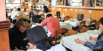 El operativo de control detectu00f3 seis lugares con todo el personal en negro.