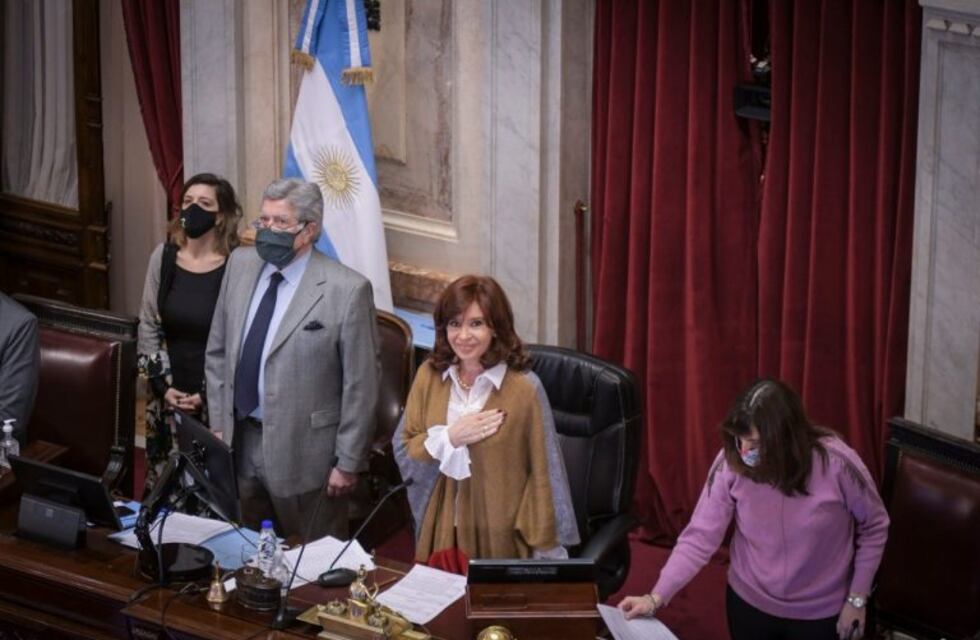 Con un cambio, el Senado aprobó el proyecto para el canje de deuda local