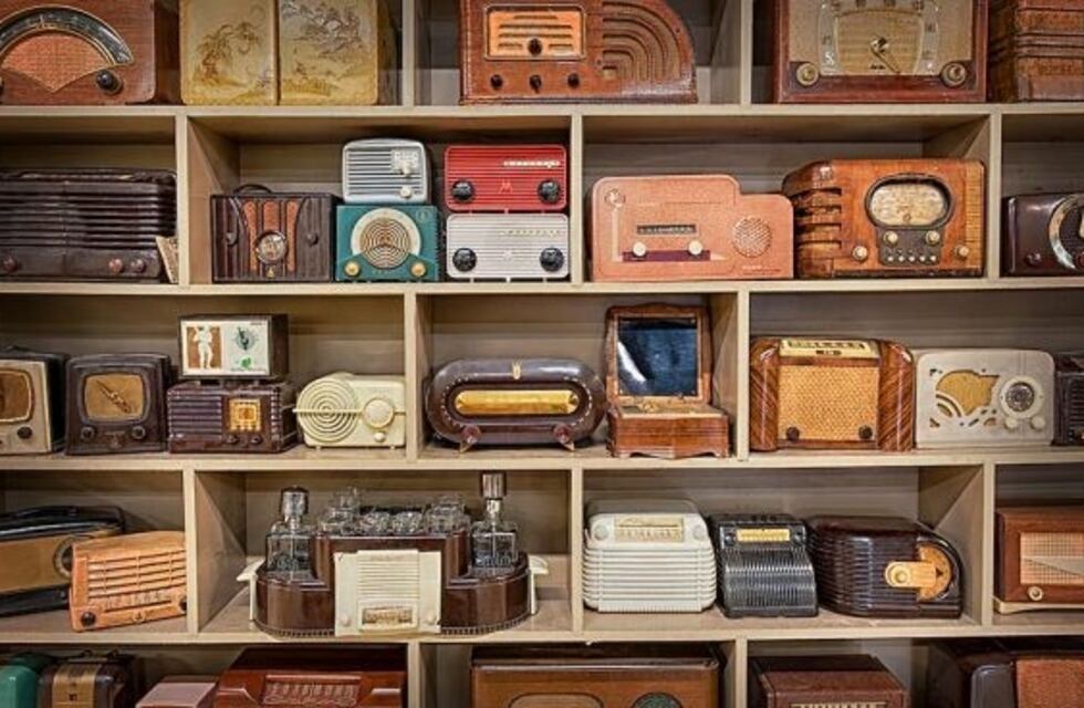 Coleccionistas proponen un viaje en el tiempo con una Muestra de Radios Antiguas