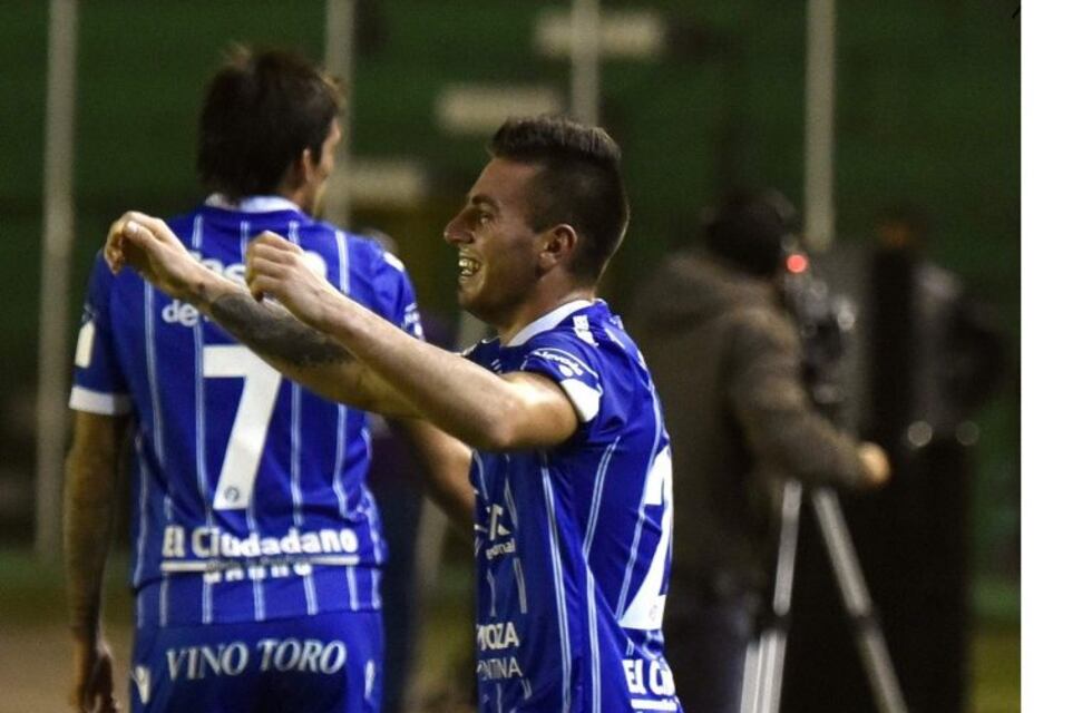 El Tomba buscará mañana un histórico pase a octavos de final ante Paraguay