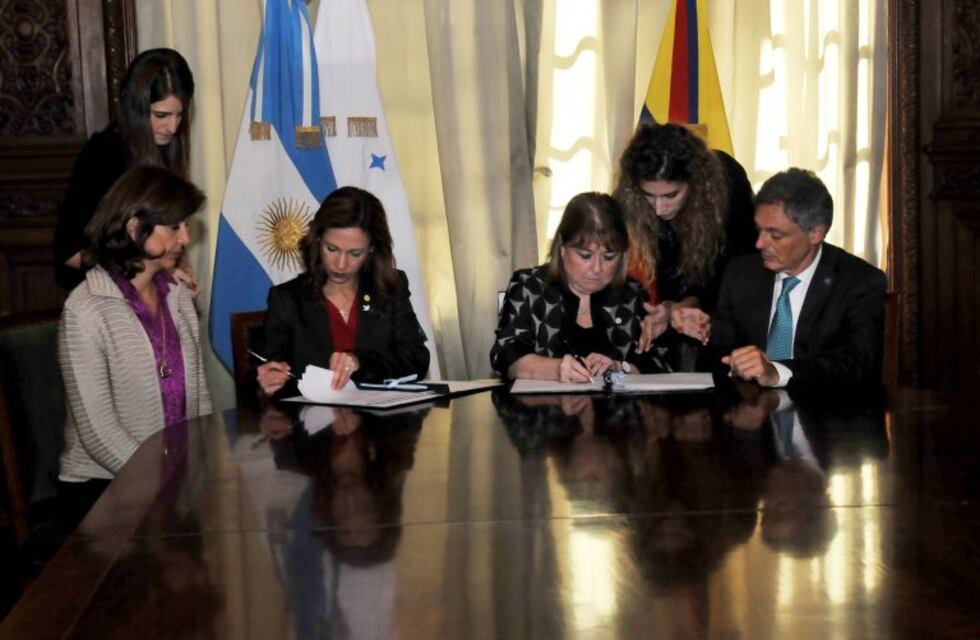 Argentina firmó con Colombia un acuerdo automotriz para exportar hasta 42 mil unidades anuales