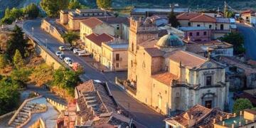 Un municipio italiano libre de coronavirus vende casas a un euro: qué requisitos piden