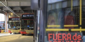 Trabajadores de la Línea 60 reclaman por el despido de ocho trabajadores.