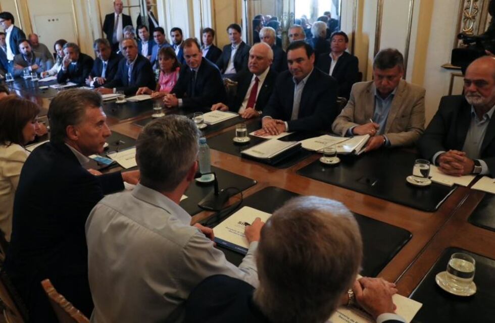 En Casa Rosada, Valdés le pidió a Macri obras y $500 millones para Corrientes