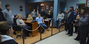 Los gremialistas y ediles debaten las medidas a tomar tras el rechazo del Ejecutivo municipal\u002E