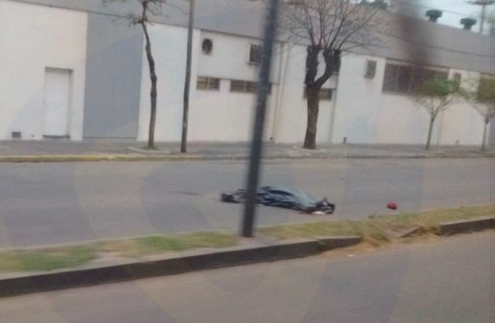 Un motociclista perdió el control por la madrugada y falleció tras caer en la zona oeste