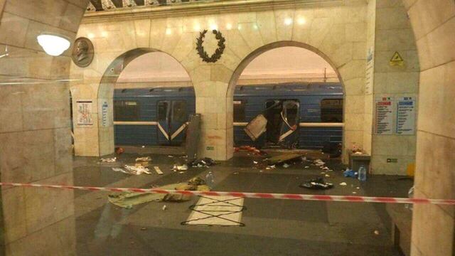 SPB01 SAN PETERSBURGO (RUSIA), 03/04/2017.- Fotograma de un vu00eddeo facilitado por megapolisonline.ru vu00eda VKontakte (VK) que muestra a las vu00edctimas del atentado terrorista ocurrido en el metro de San Petersburgo, Rusia hoy 3 de abril de 2017. Al menos diez