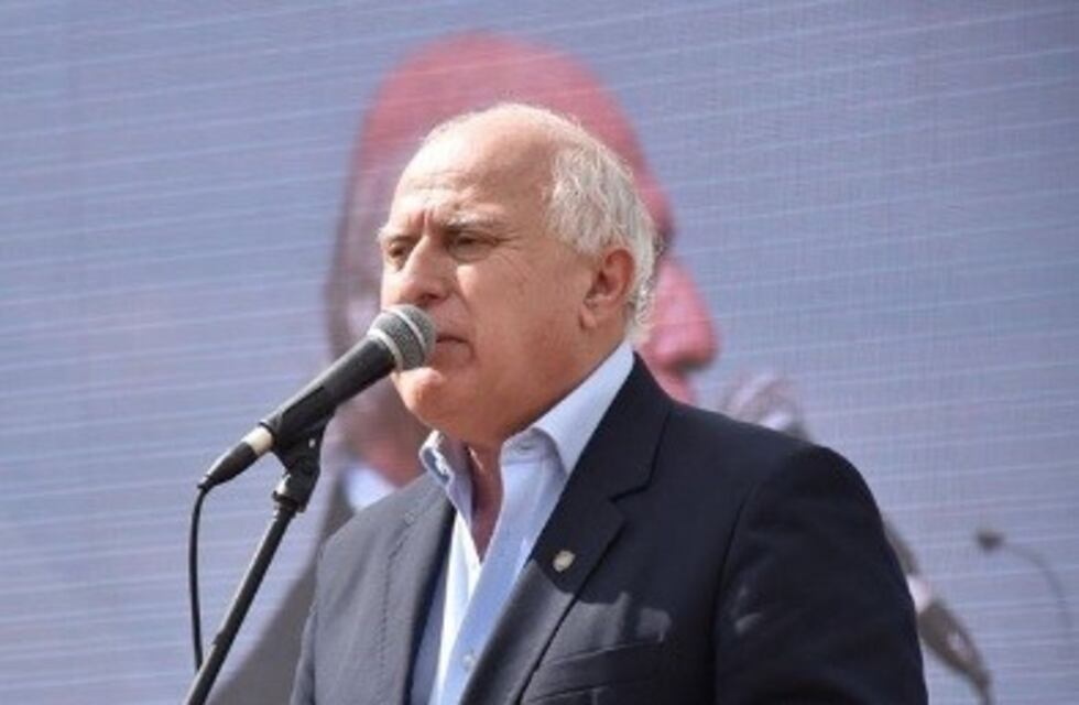 Lifschitz dijo que la quita de subsidios "va a tener un impacto muy duro" en el transporte