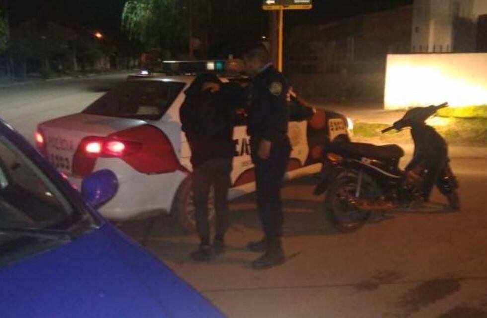 Arroyito: Dos jóvenes detenidos por robar una moto que logró recuperar la policía