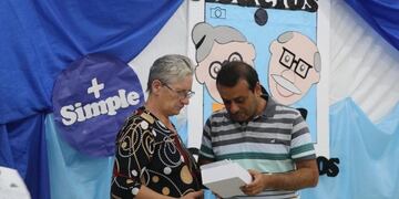 Entrega de tablets en San Vicente\u002E