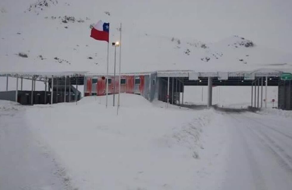 Una intensa nevada obligó a cerrar el paso Pehuenche