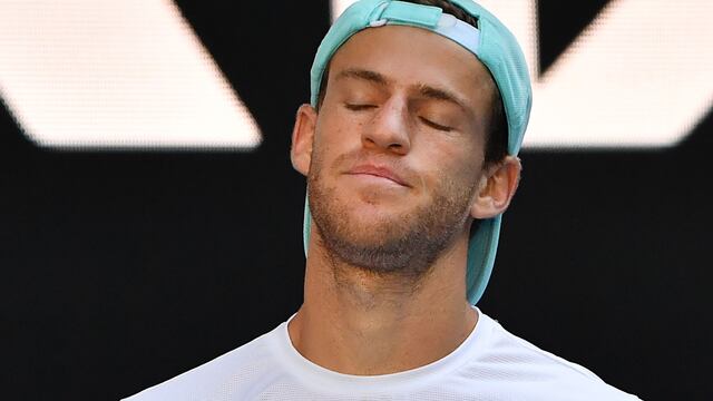 El argentino Diego Schwartzman perdió ante el ruso Aslan Karatsev y quedó eliminado del Australian Open 2021. (Paul CROCK / AFP)