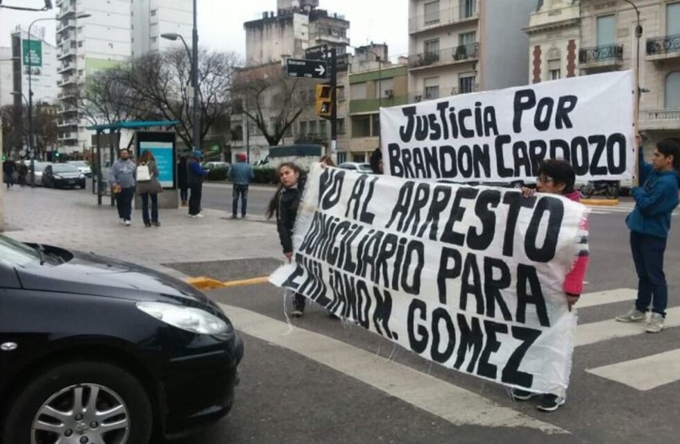 Seguirá detenido el policía que mató a un chico en medio de una fiesta de Año Nuevo