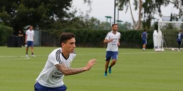 El lateral surgido en Belgrano, en el mano a mano por el puesto con otro cordobés: Fabricio Bustos\u002E