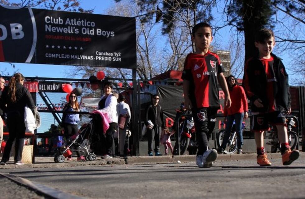 Ante la imposibilidad de probar jugadores, Newell's los busca online