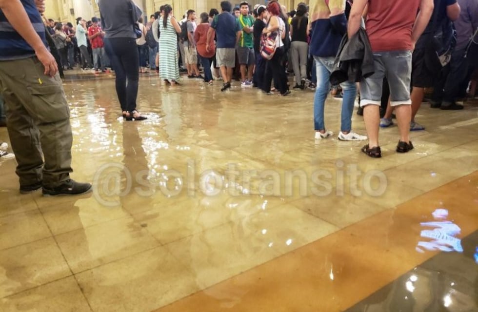 Se inundó la estación Constitución y no hay servicio de trenes