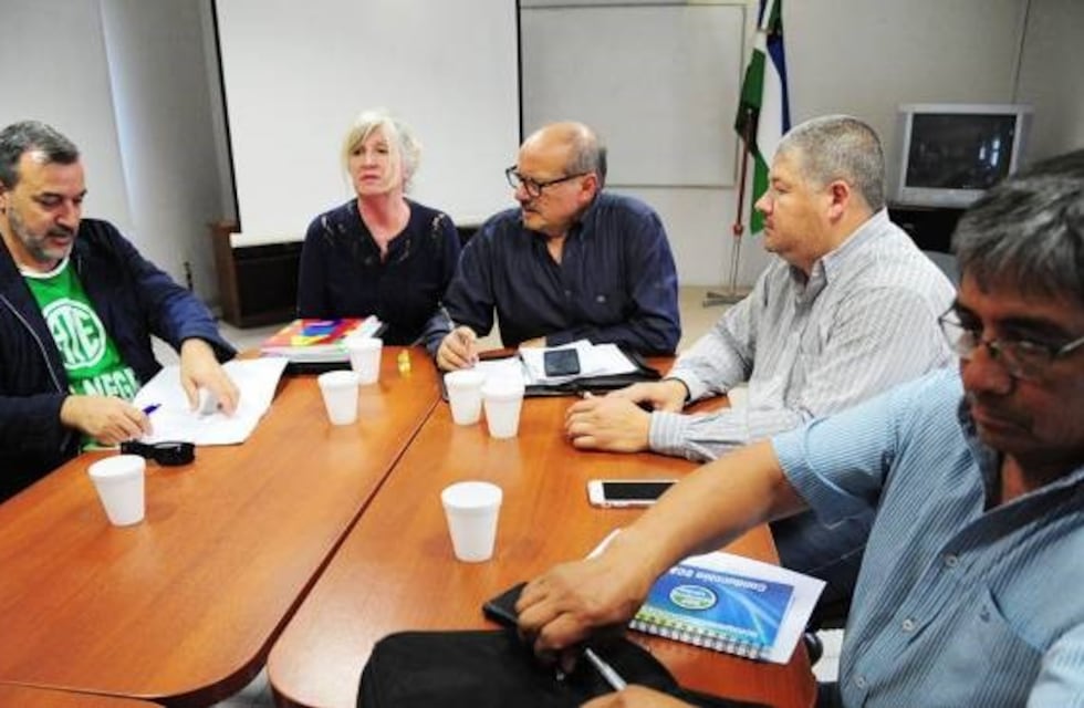 El Gobierno de Río Negro ofreció un bono de $7.000 y un 15% de aumento