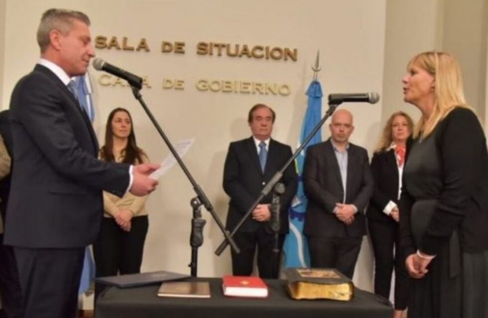 Una comodorense asumió al área de Información Pública de la Provincia