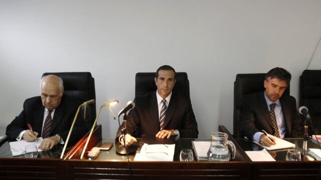 Jorge Gorini (c), presidente del Tribunal Oral en lo Criminal Federal N°2. FOTO: DYN/EZEQUIEL PONTORIERO.