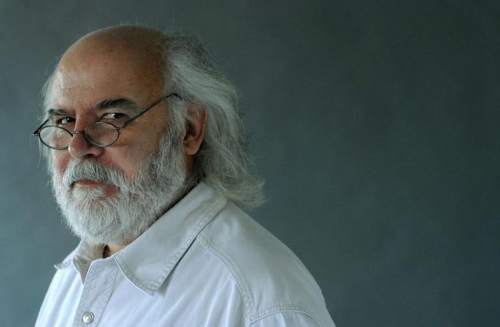 El escritor Juan Sasturain fue designado director de la Biblioteca Nacional