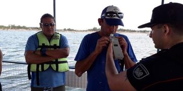 Controles de alcoholemia a conductores de embarcaciones en el Carrizal, Mendoza\u002E