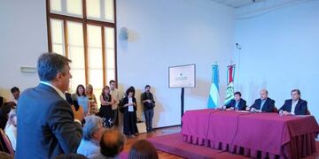 Luis Castellano habló en la firma del convenio entre Provincia y Nación para aplicar las tarjetas alimentarias (Prensa Municipalidad de Rafaela)