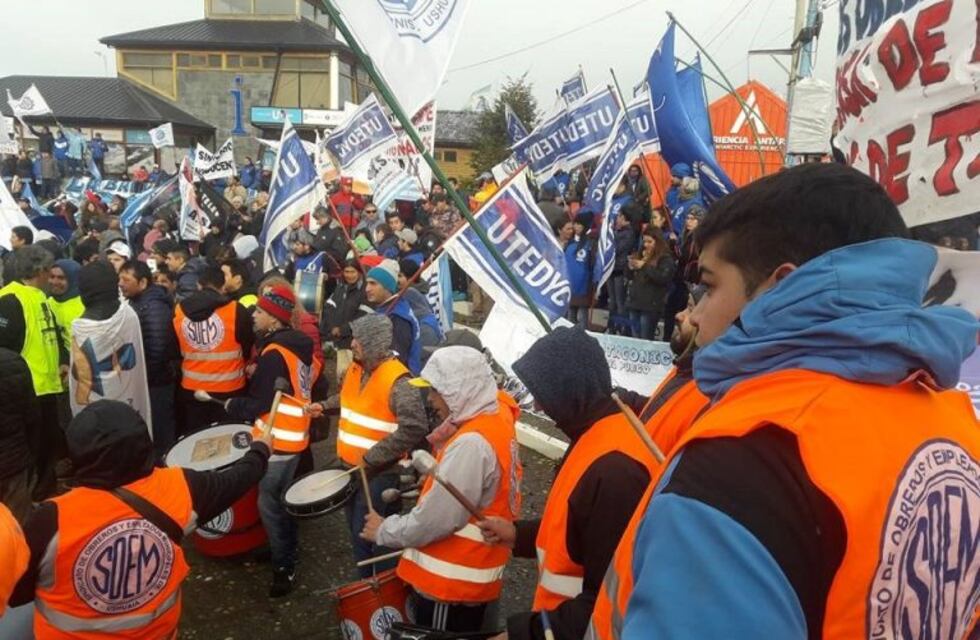 Multitudinario #4A en Tierra del Fuego en contra de las políticas económicas del Gobierno Nacional