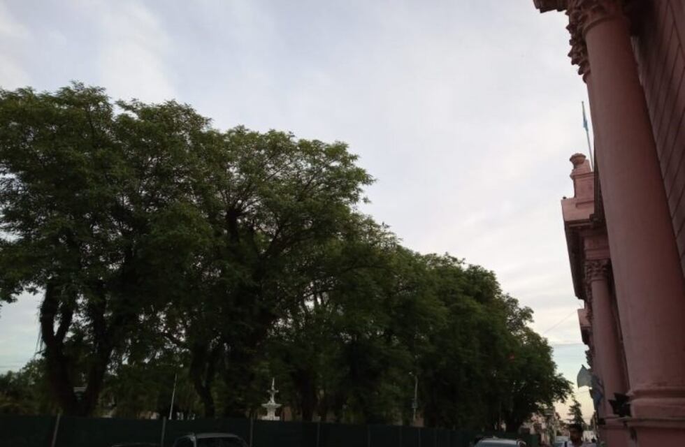 El inicio de la semana será con poco sol y con temperaturas elevadas