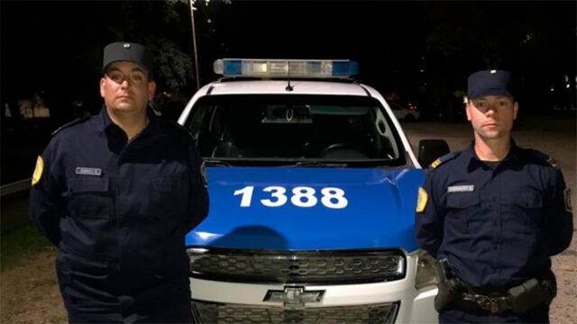 Policías entrerrianos salvan mediante RCP  a una beba en Gualeguay\nCrédito: PER