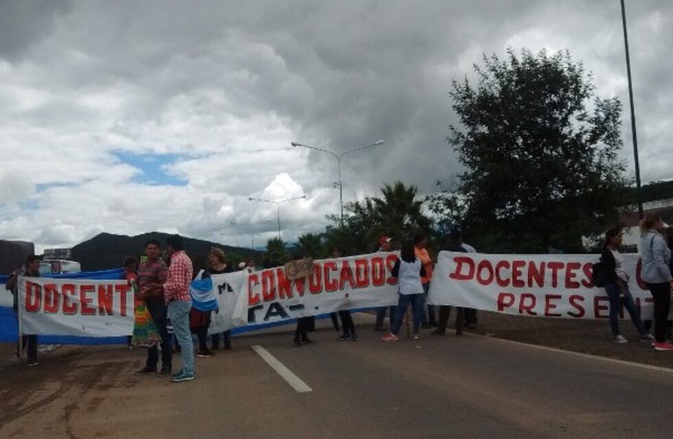 Con menor adhesión, los docentes ratifican el paro y arranca la tercera semana sin clases