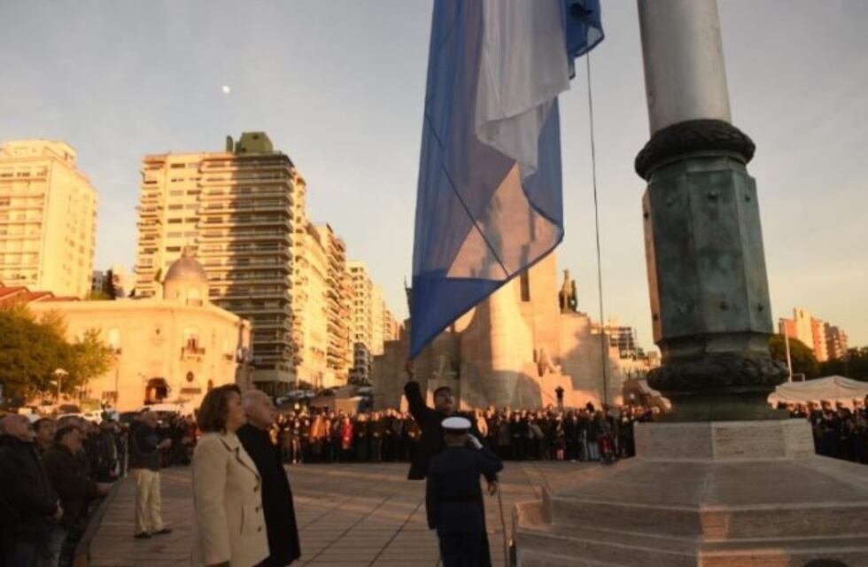 Lifschitz y Fein encabezaron los festejos por el Día de la Bandera en el Monumento