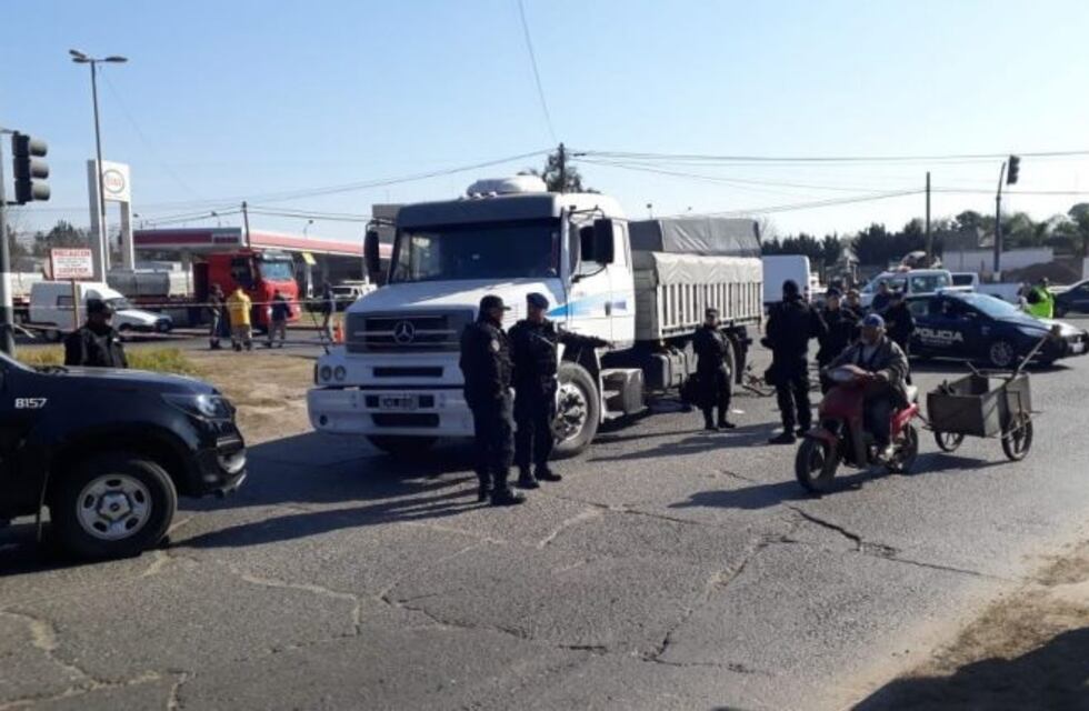 Un camión embistió a un ciclista y lo mató en zona oeste
