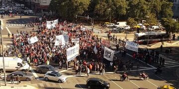 Tensión en el Obelisco (Foto: Twitter/AlertasTransito)