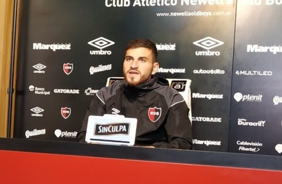 Julián Fernández fue presentado en Newell's: "Estoy contento de volver al fútbol argentino"
