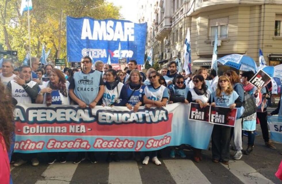 La segunda Marcha Federal Educativa pasó por Rosario exigiendo la paritaria nacional docente y una nueva ley de financiamiento