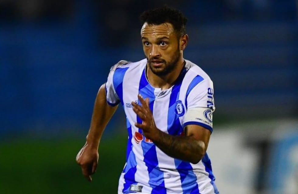 Unión anunció la contratación del mediocampista uruguayo Sebastián Assis