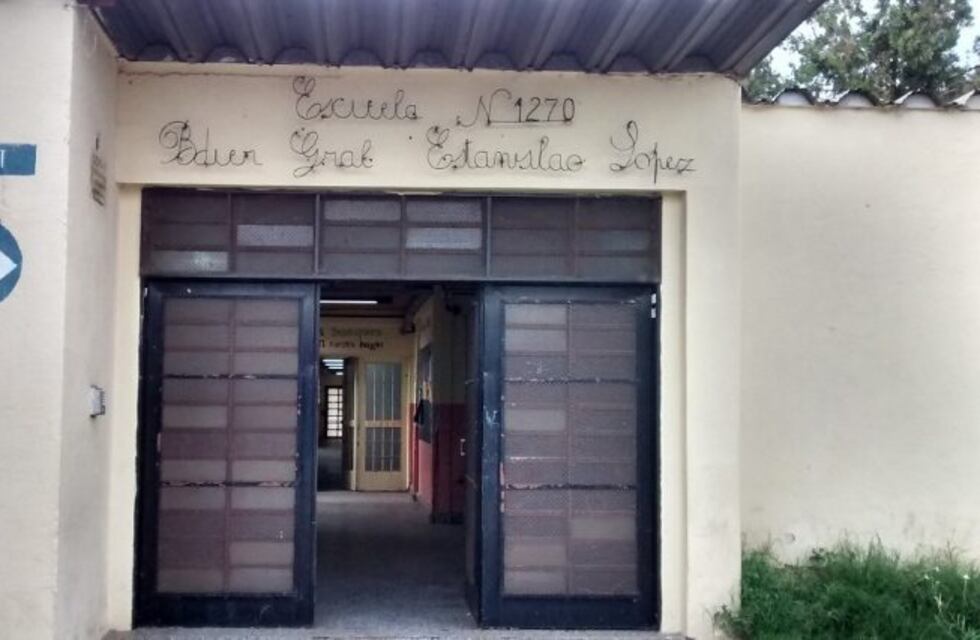 Tarde amanecimos: un grupo de chicos fue a la escuela a pesar de que era el Día del Maestro