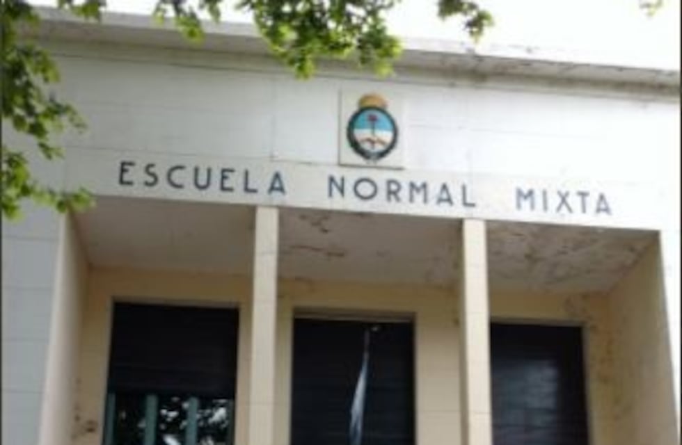 Estudiantes toman un colegio de Banfield en rechazo al Operativo Aprender