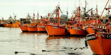 A raíz de las lluvias, se hundió una lancha amarilla en Mar del Plata