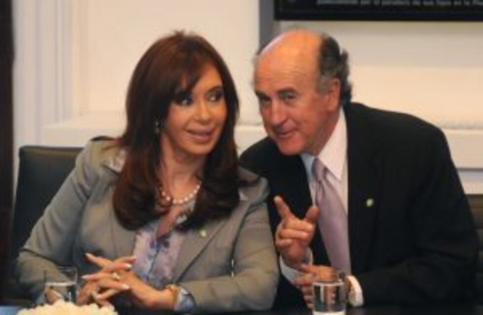 Parrilli insistió en que Nisman "se suicidó" y que "trabajó con la SIDE de Stiuso" en la denuncia contra Cristina