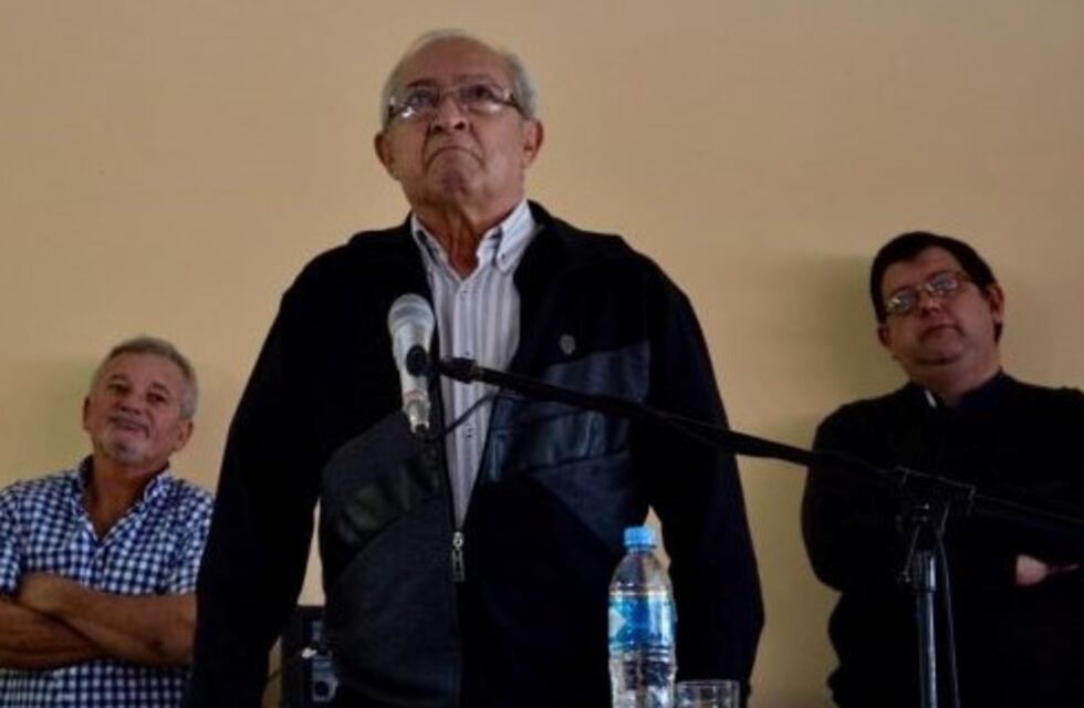 El sacerdote Víctor Acha pelea por su vida tras un accidente en la autopista Córdoba-Carlos Paz