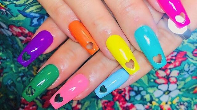 Uñas agujereadas: la nueva tendencia que es furor entre las celebridades