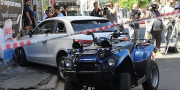 Violento ataque de motochorros en pleno Microcentro porteño\u002E (Foto: Clarín)