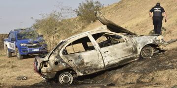El auto despistó y se prendió fuego\u002E El conducto falleció en el interior\u002E