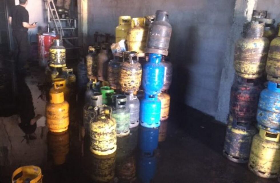 Se incendió un depósito de garrafas sin habilitación en zona oeste