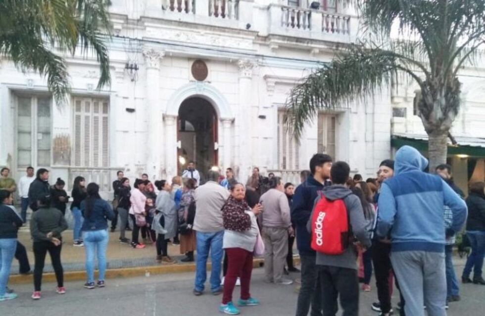 Coronda: tras la fuga, vecinos mostraron su apoyo a los agentes del Servicio Penitenciario